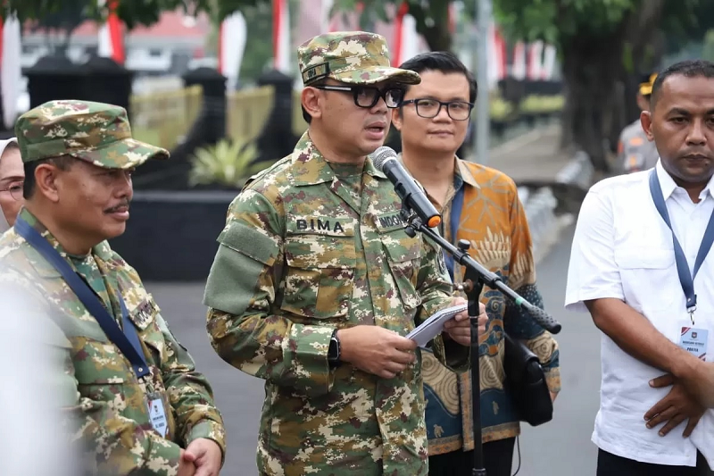 DOK. KEMENDAGRI BERI KETERANGAN: Wamendagri Bima Arya Sugiarto di Magelang, Jawa Tengah, Jumat (21/2).