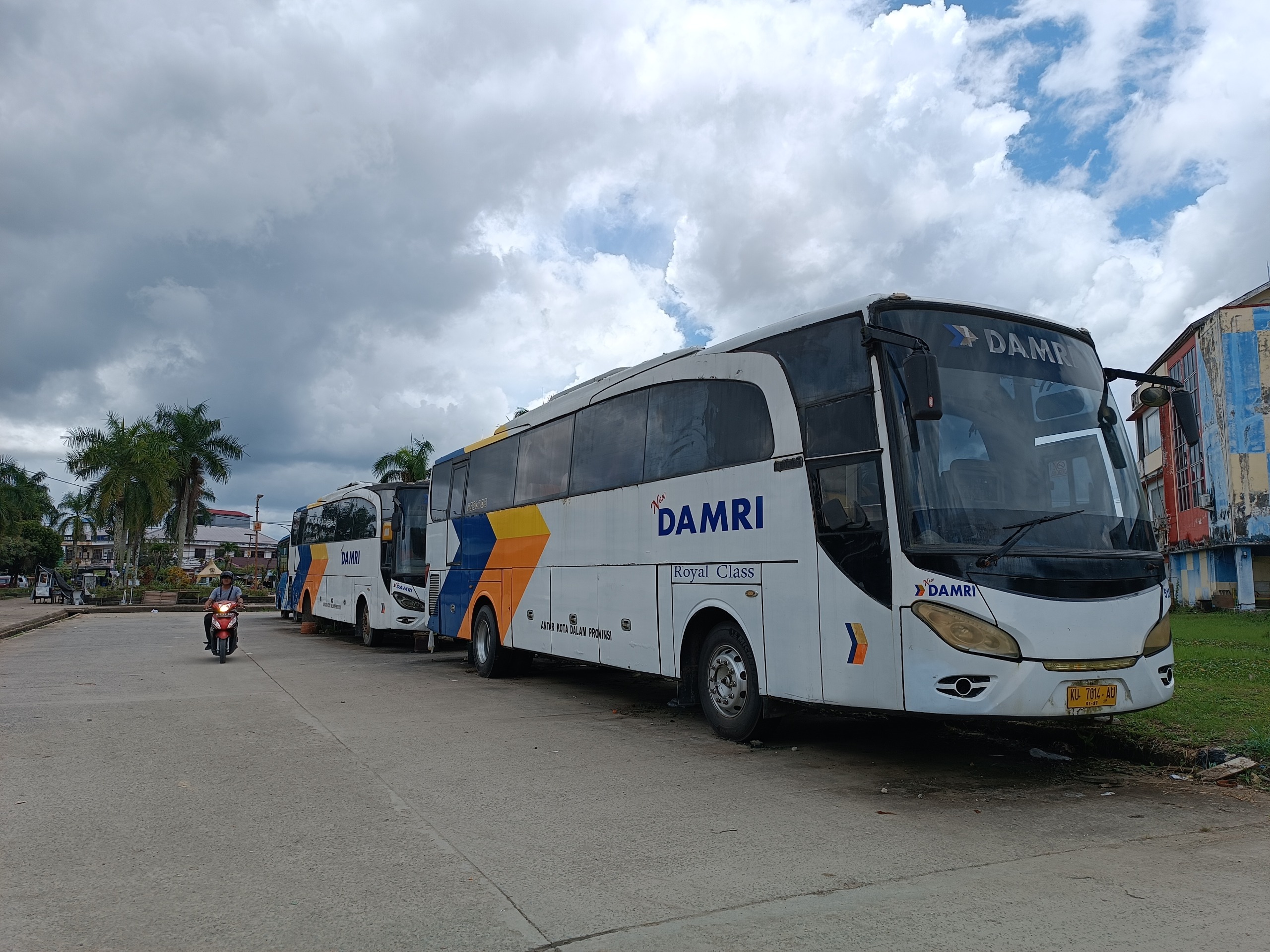 TRANSPORTASI: Pelayanan Damri terhadap masyarakat di Kaltara masih sangat dibutuhkan. FOTO: IWAN K/RADAR TARAKAN
