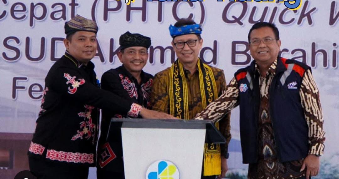 dimulai: Menteri Kesehatan RI, Budi Gunadi Sadikin, didampingi Plt Sekda Idham Nur, menekan tombol sirine sebagai tanda dimulainya pembangunan pengembangan RSUD