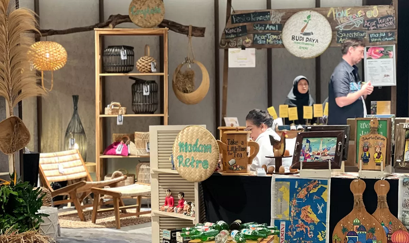 UMKM: Ashley Tanah Abang&nbsp; menghadirkan Pasar Seni Pulang Kampung Nyok&nbsp; pada 21 &ndash; 23 Februari 2025 dengan menghadirkan lebih dari 30 UMKM lokal dengan berbagai produk khas buatan tangan para artI