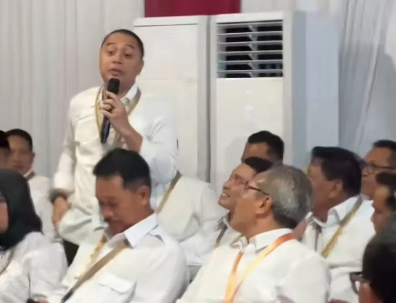 IKUT PEMBEKALAN: Wali Kota Surabaya, Eri Cahyadi terlihat mengikuti retret di Akmil Magelang dalam unggahan akun TikTok Wamendagri Bima Arya. (Tangkapan layar @bimaarya.official.)