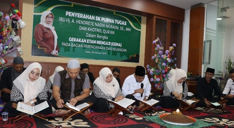 ISTIMEWA PROGRAM: Pembacaan khatam quran secara bergantian oleh 12 orang staf bagian Perencanaan dan Keuangan Setdakab