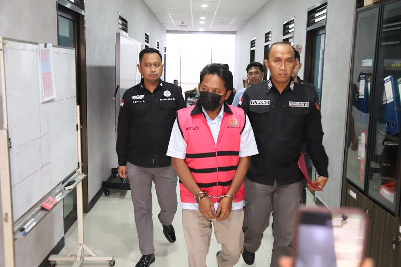 PENKUM KEJATI KALTIM BERTAMBAH: Kejati Kaltim menahan tersangka baru berinisial MNH dari korupsi penyertaan modal di Perusda Pertambangan Bara Kaltim Sejahtera, Selasa (25/2).