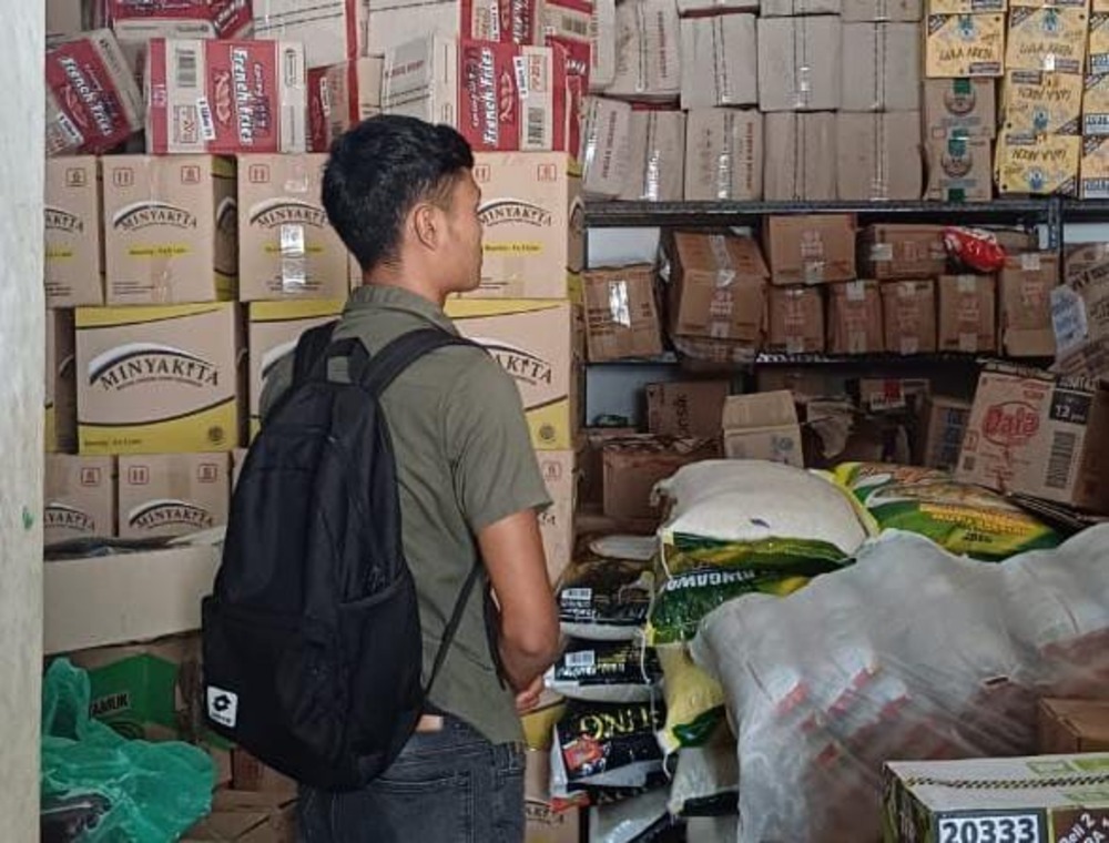 CEK HARGA: Satgas Pangan Polres Tana Tidung melakukan monitoring di Tideng Pale, Minggu (2/3).(FOTO: IST)