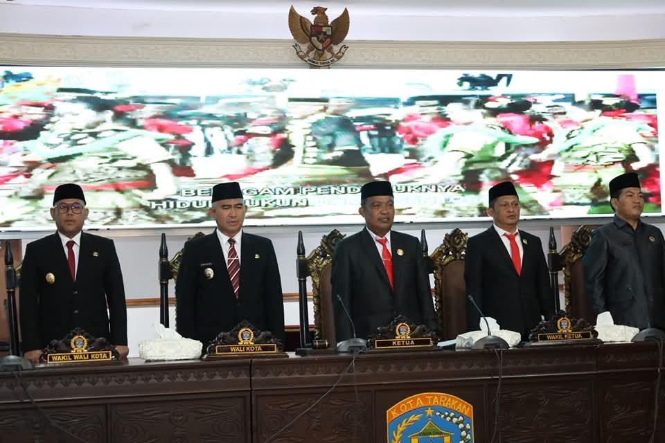 HUMAS PEMKOT TARAKAN KOMITMEN : Wali Kota Tarakan . H. Khairul, M.Kes., saat menghadiri Rapat Paripurna XXIII di Kantor DPRD Tarakan.