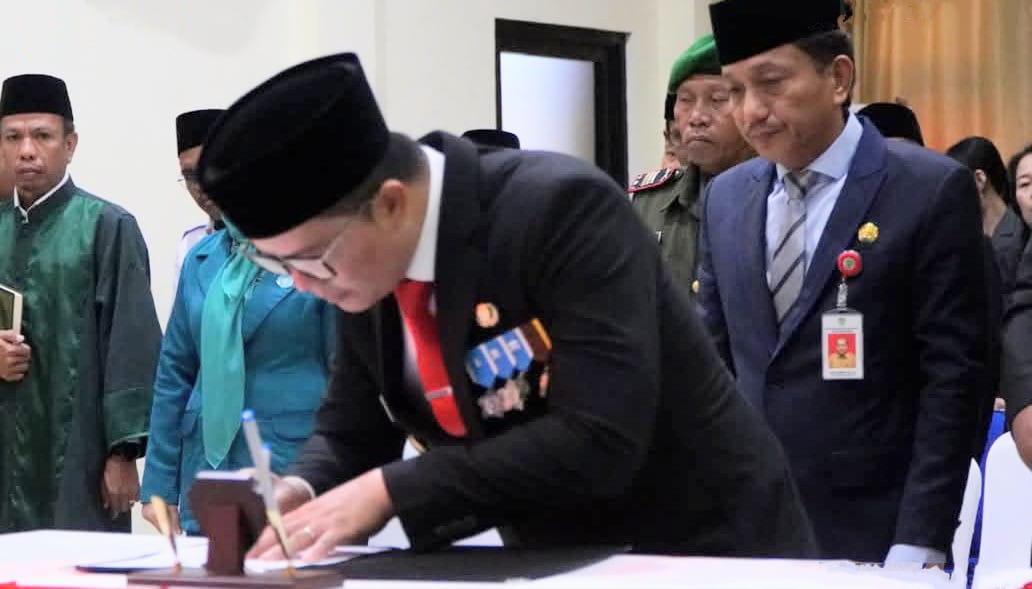 BERITA ACARA: Bupati Tana Tidung Ibrahim Ali melantik Pj Sekda. Dalam beberapa bulan ke depan juga akan disusul pelantikan eselon II, III dan IV.