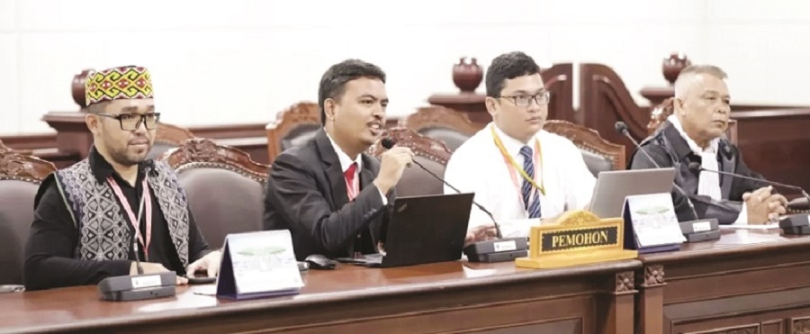 MAHKAMAH KONSTITUSI MINTA DIKURANGI: Sidang pendahuluan uji materi UU IKN ke MK yang diajukan oleh Stepanus Febyan Babaro, Selasa (4/3).