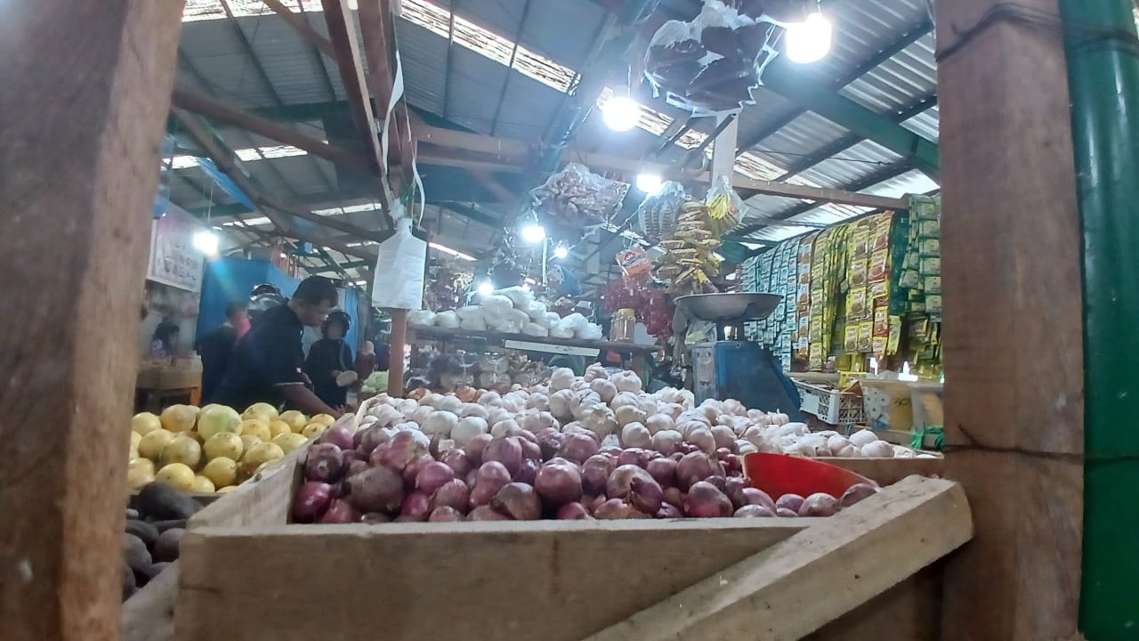 AGUS DIAN ZAKARIA/RADAR TARAKAN ANTISIPASI LONJAKAN: Kondisi pasar tradisional di Kota Tarakan.