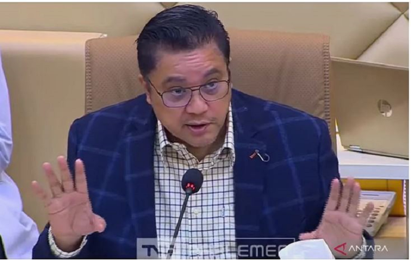 RAKER: Wakil Ketua Komisi II DPR RI Dede Yusuf membuka raker dan RDP bersama Kementerian Dalam Negeri, KPU, Bawaslu dan DKPP.