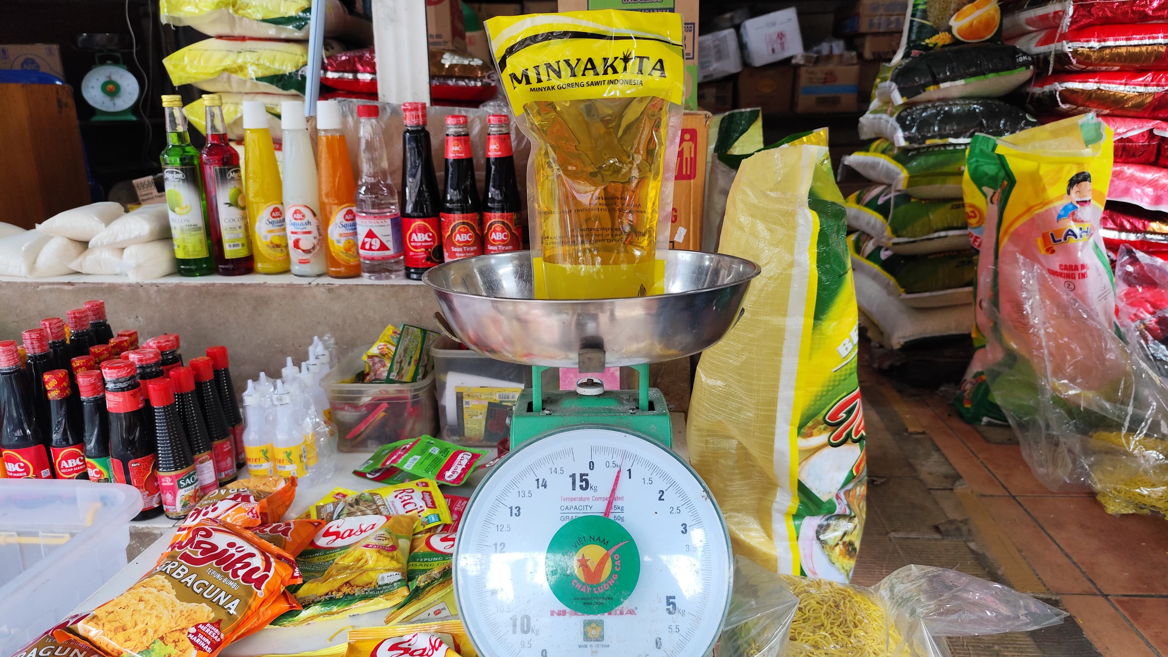 NATANAEL/RADAR TARAKAN MERUGIKAN: Produk minyak goreng merk Minyakita yang ada di Kota Tarakan.