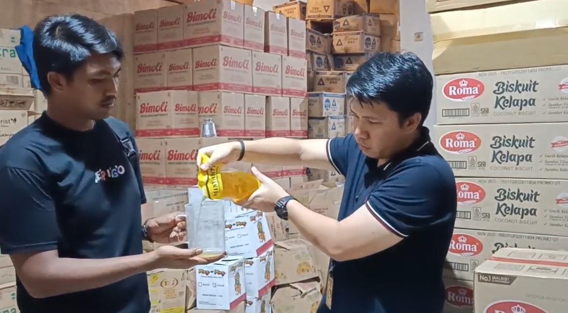 PERIKSA : Menindaklanjuti temuan Minyakita yang tidak sesuai takaran, pihak swalayan dan distributor diperiksa Polda Kaltara.