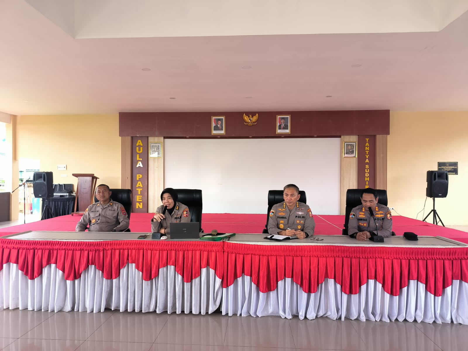 EVALUASI : Tim Puslitbang Polri melakukan evaluasi di Polres Tarakan.