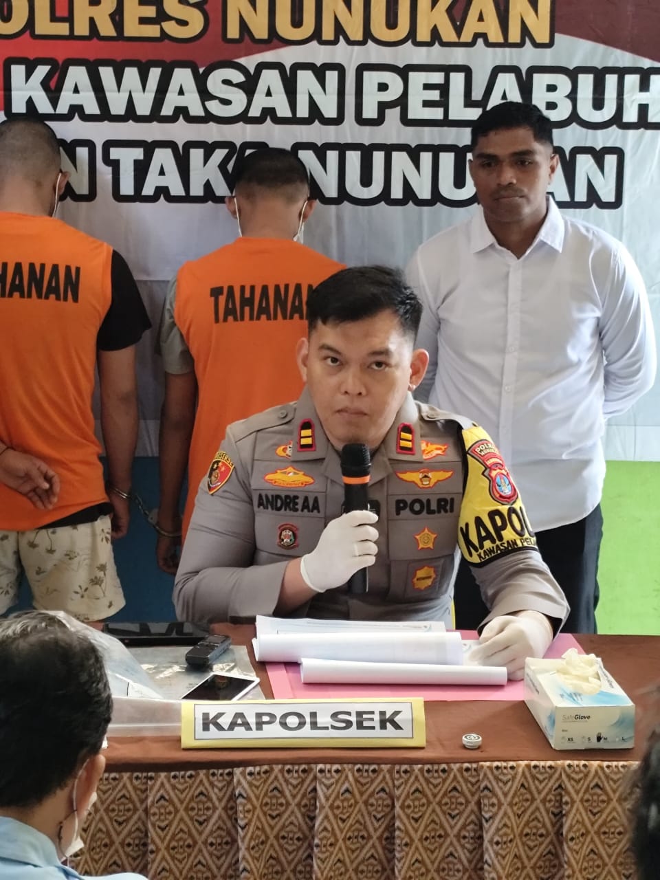 DOK RADAR TARAKAN KONFERENSI PERS: Pelaku dihadirkan saat Polsek KSKP merilis sejumlah pengungkapan kasus kepada media, Rabu (19/3).&nbsp;