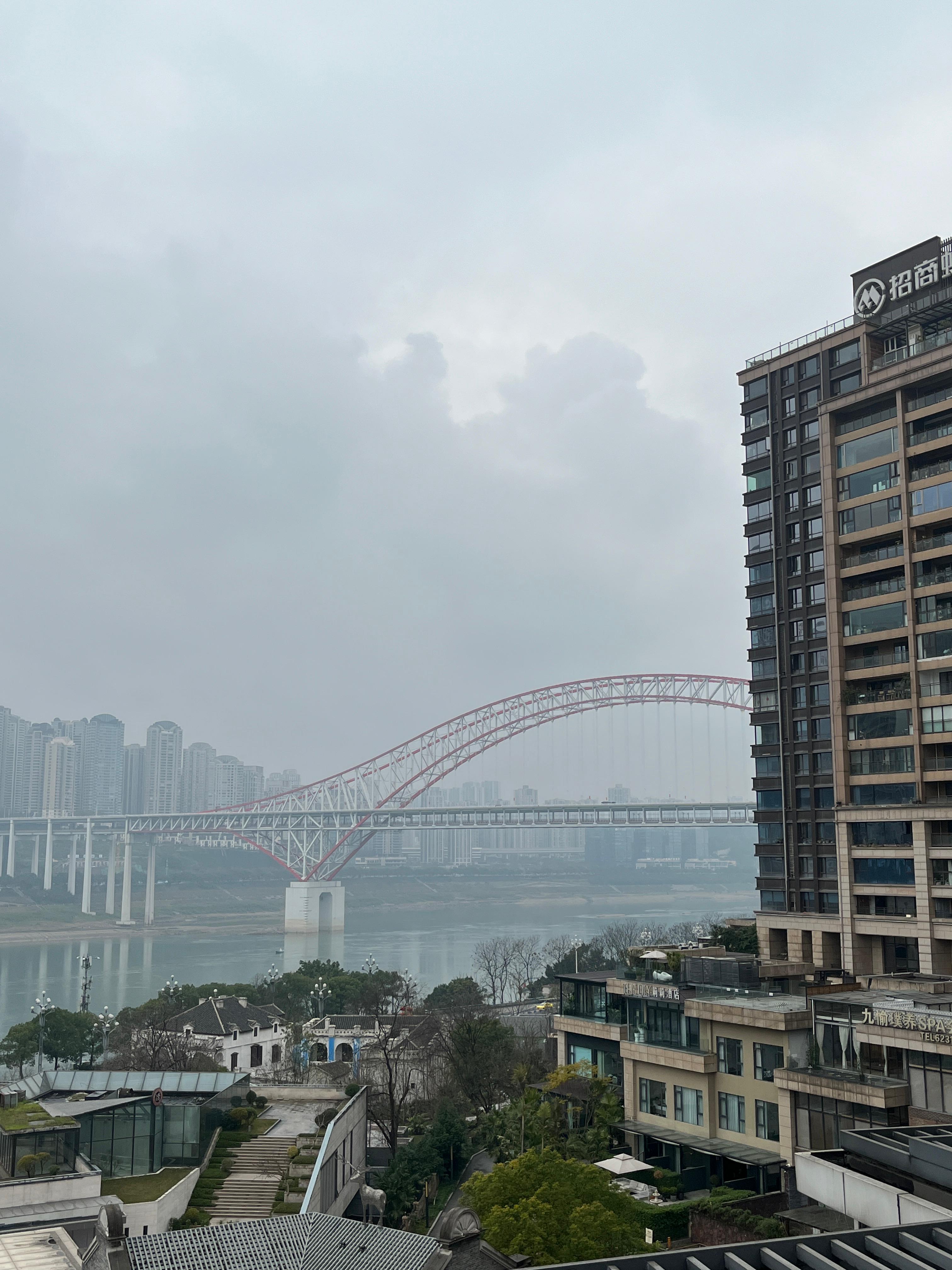 Jembatan dengan desain mirip Jembatan Kartanegara Tenggarong.
