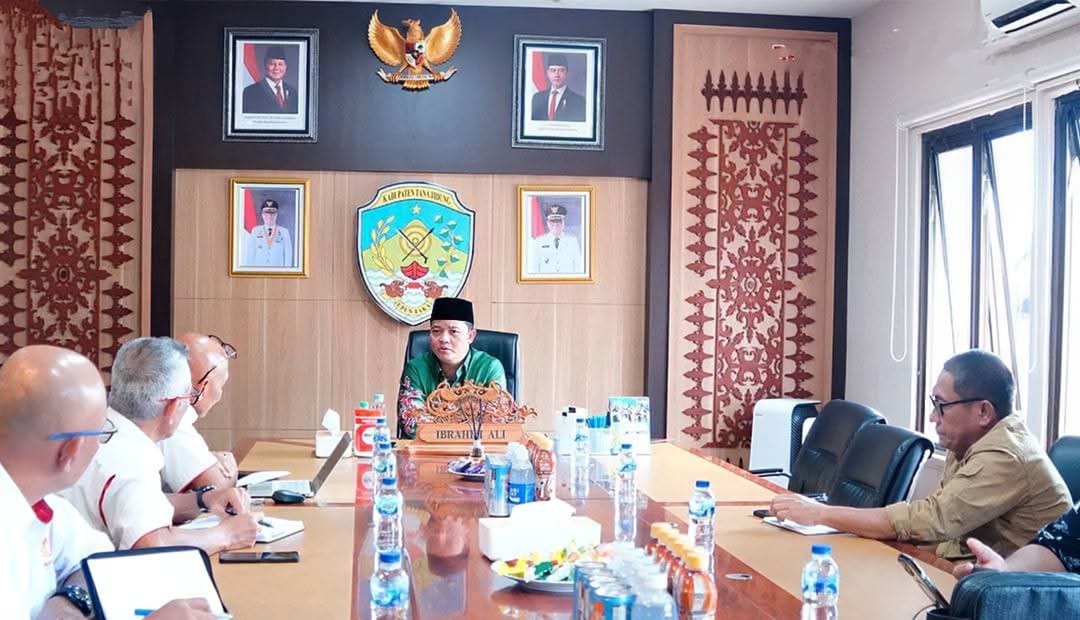 BAHAS PORPROV: Pengurus KONI Kaltara dan Kabupaten Tana Tidung Beraudiensi dengan Bupati Ibrahim Ali.