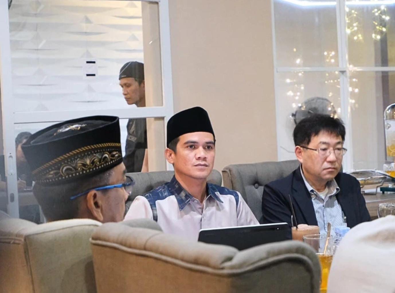 KERJASAMA: Bupati Nunukan H Irwan Sabri saat bertemu perwakilan Kyudenko Corporation membahas Proposal Hibrid PLTS dan PLTBm di Nunukan.