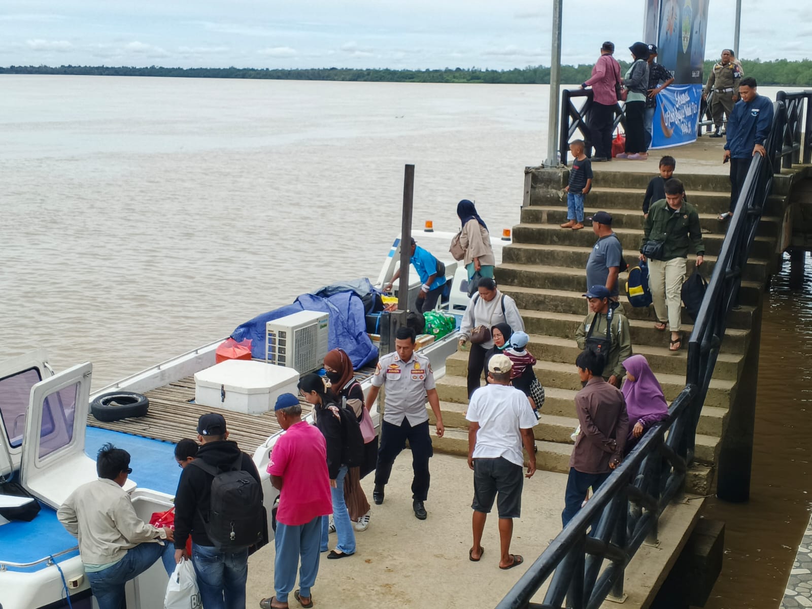 MULAI MENINGKAT: Peningkatan penumpang di Pelabuhan Keramat didominasi arus mudik keberangkatan.