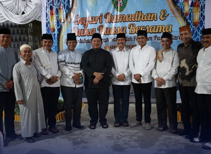 SAFARI RAMADAN: Bupati PPU, Mudyat Noor dan sejumlah jajaran Pemkab PPU dan Forkopimda PPU menghadiri Safari Ramadan di kediaman Wakil Bupati PPU, Abdul waris Muin, Senin (24/3).