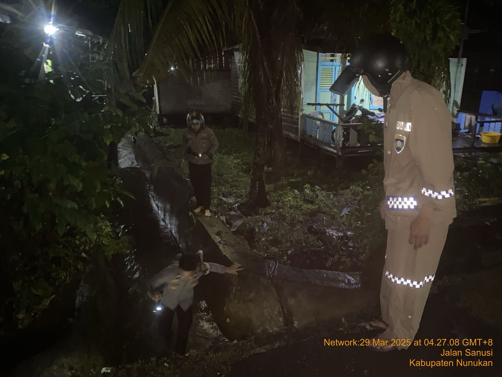 DOK POLSEK NUNUKAN PENCARIAN ORANG: Sempat dilaporkan orang diduga hilang terbawa arus saat hujan deras melanda Jumat (28/3) malam.