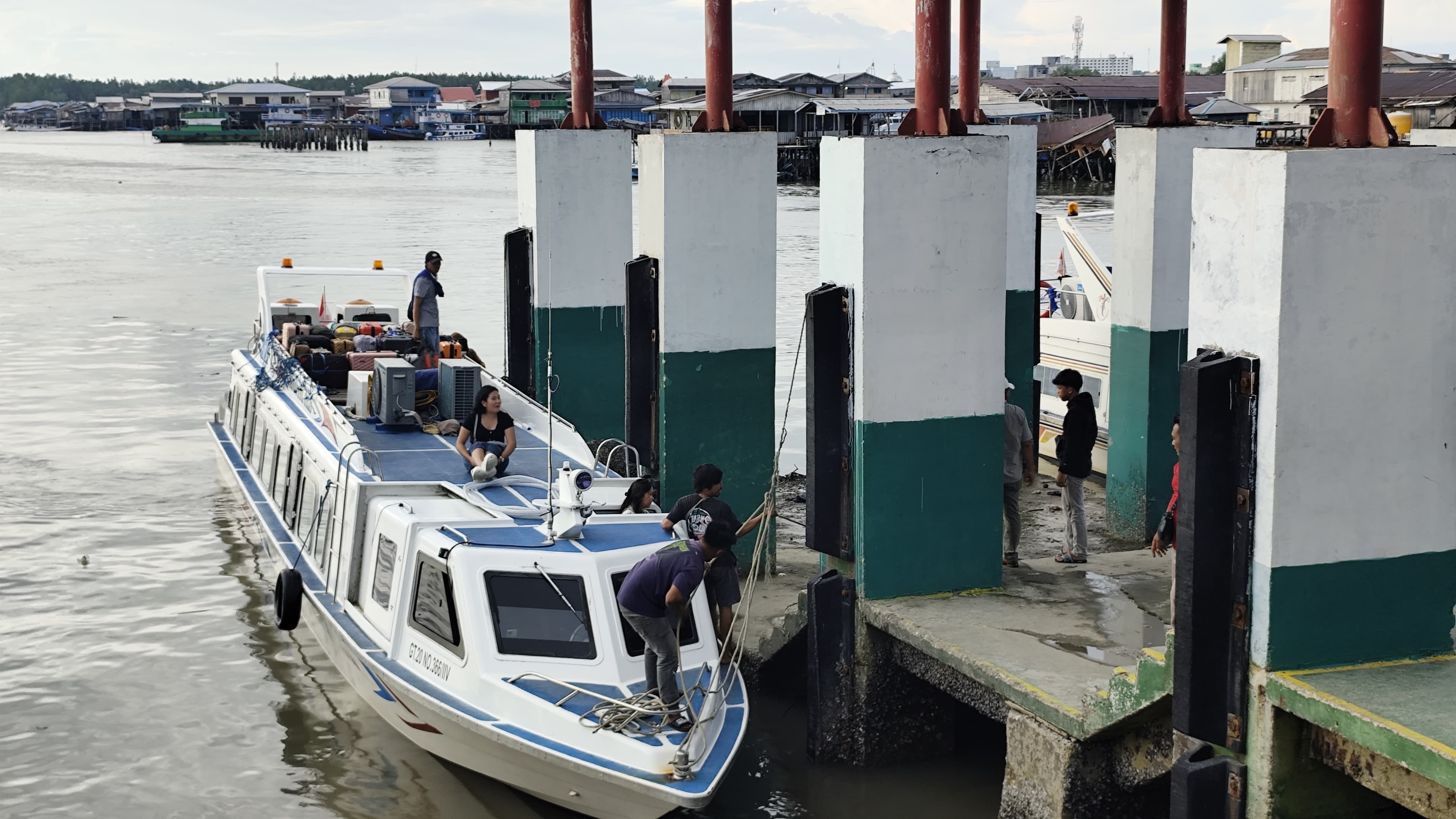 MASIH PADAT: Arus penumpang di Pelabuhan Tengkayu I Tarakan masih padat.