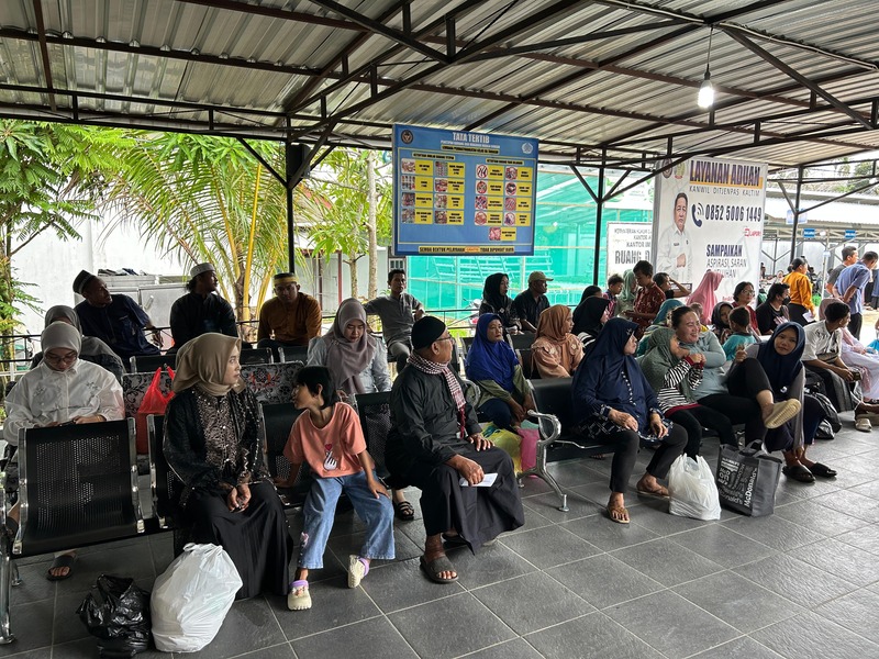 KUNJUNGAN : Dalam rangka Hari Raya Idul Fitri 1446 hijriyah ratusan keluarga dari WBP Lapas Kelas IIA Tarakan melakukan kunjungan. FOTO: ELIAZAR/RADAR TARAKAN