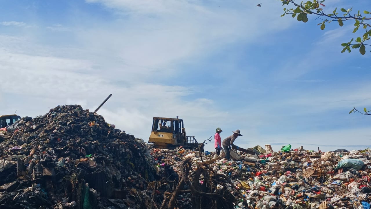 MENINGKAT : Kondisi TPA Hake Babu pasca Idulfitri. FOTO: AGUS DIAN ZAKARIA/RADAR TARAKAN