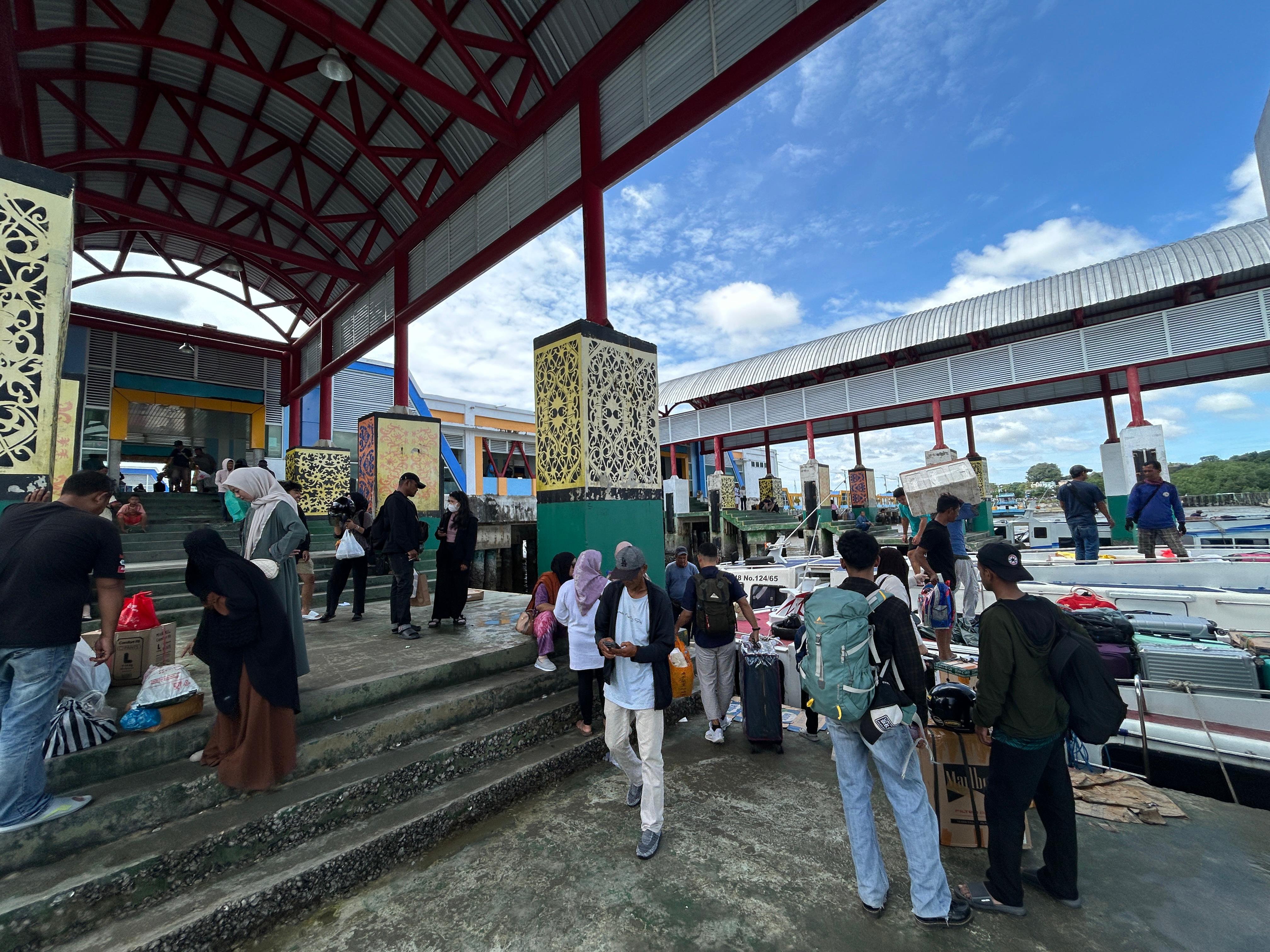 ARUS BALIK : Jumlah penumpang arus balik di Pelabuhan Tengkayu I Tarakan didapati mengalami kenaikan yang signifikan. FOTO: ELIAZAR/RADAR TARAKAN
