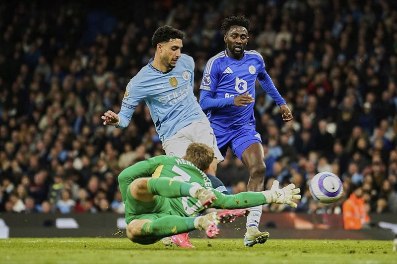 JADI TUMPUAN: Omar Marmoush mencetak gol di laga Manchester City vs Leicester City di Etihad Stadium, Kamis (3/4) dini hari WIB.