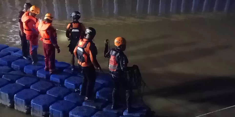 KIRIAN NAMA RUBRIK PERISTIWA /&nbsp;KP  MUSIBAH: Pencarian yang dilakukan tim gabungan selama dua hari membuahkan hasil. Korban ditemukan tewas setelah jatuh di sungai.  &nbsp;