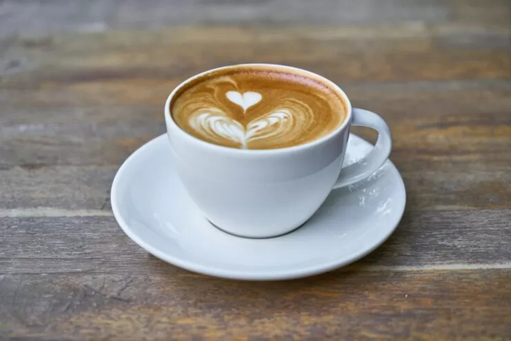 Kopi, salah satu makanan atau minuman yang membuatmu lebih cepat menua (foto: freepik/ freestockcenter)