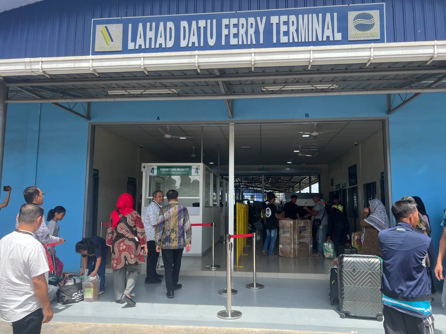 KERJASAMA: Konsul RI Tawau Aris Heru Utomo didampingi fungsi ekonomi melakukan kunjungan kerja ke Pelabuhan Sabah di Lahad Datu.FOTO: KRI TAWAU