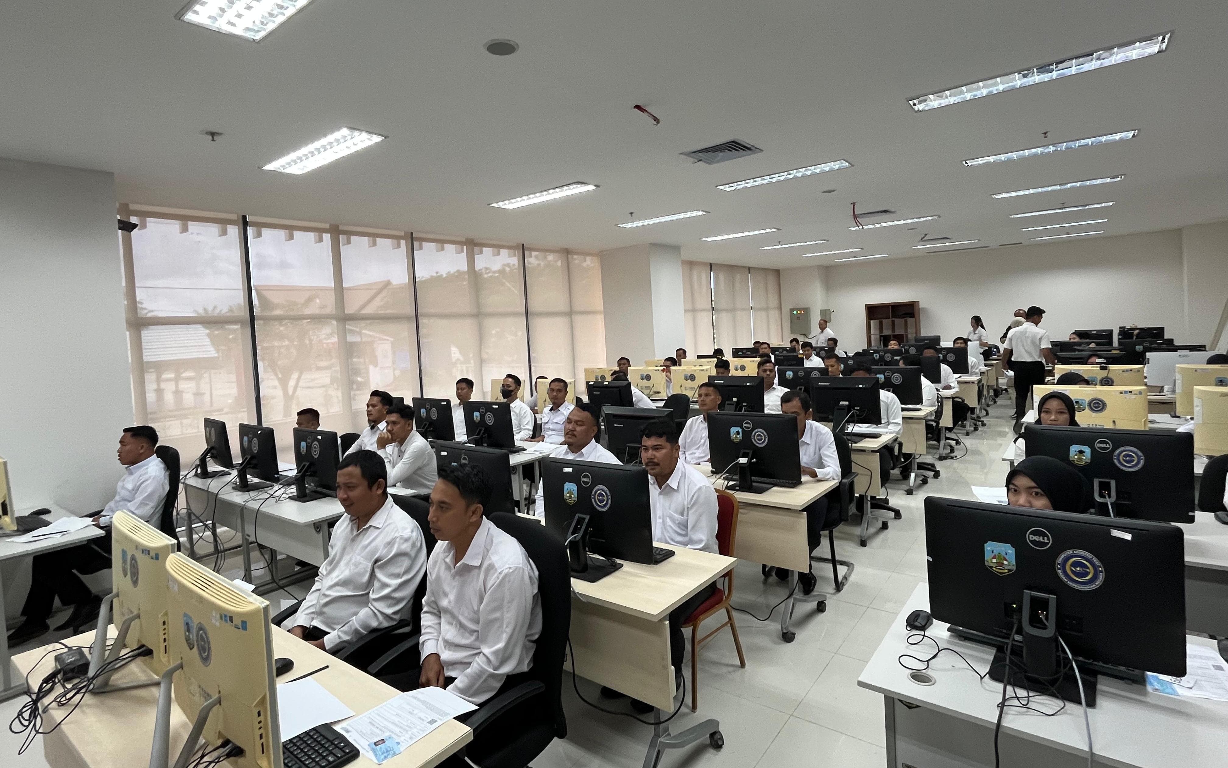 MASIH PROSES: Proses rekrutmen calon PPPK tahap I tahun 2024 di lingkungan Pemprov Kaltara. FOTO: DOK RADAR TARAKAN