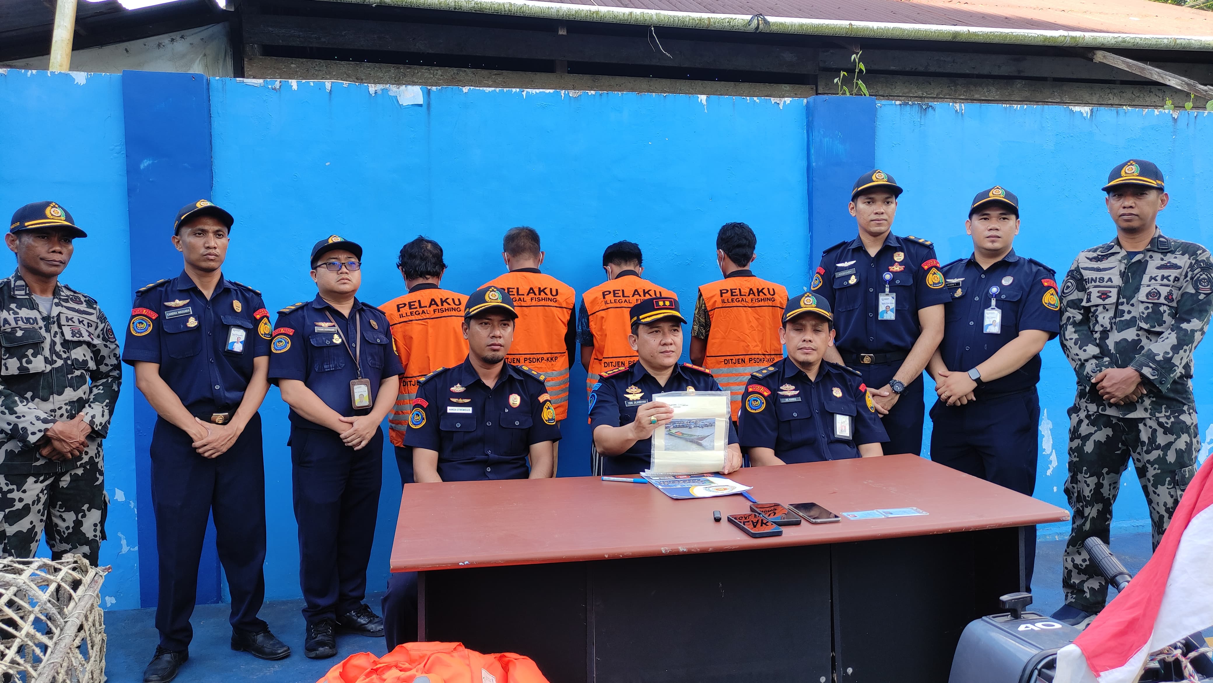 WILDAN/RADAR TARAKAN DIAMANKAN : Press release PSDKP Tarakan melakukan penangkapan kapal asing asala Malaysia di Pulau Sebatik.