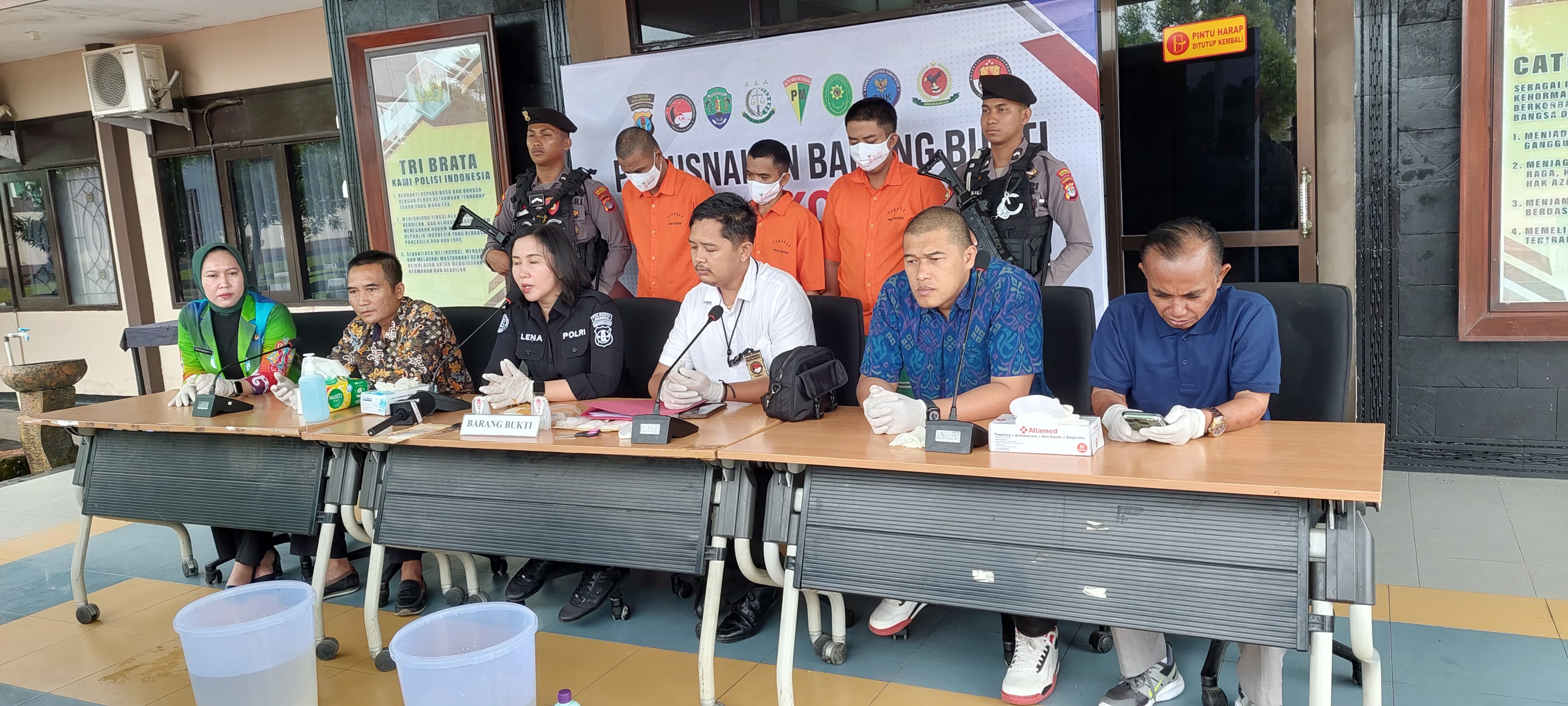 BERIKAN KETERANGAN: PS Kasi Humas Polresta Bulungan memberikan keterangan dalam press release.