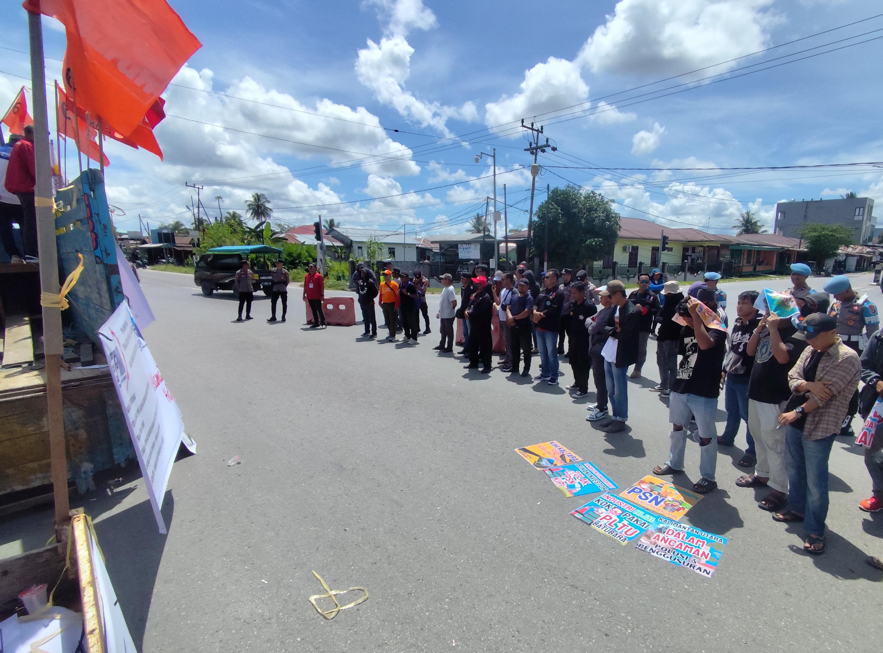 BEREAKSI: Aksi masyarakat Kampung Baru pada peringatan May Day 2025 di Kaltara. FOTO: ISTIMEWA