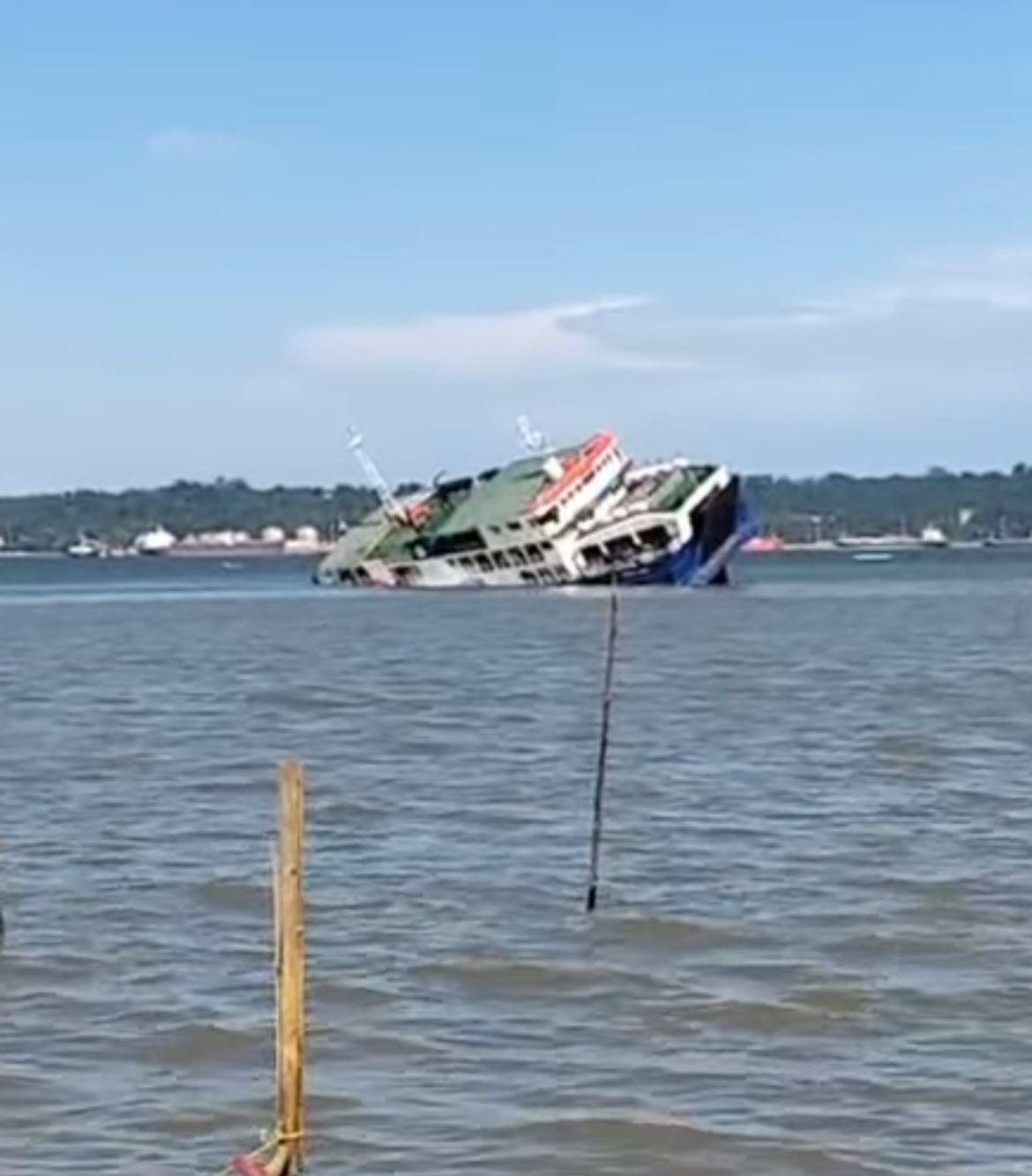 Detik-detik kapal Feri KMP Muchlis tenggelam yang terekam HP warga.