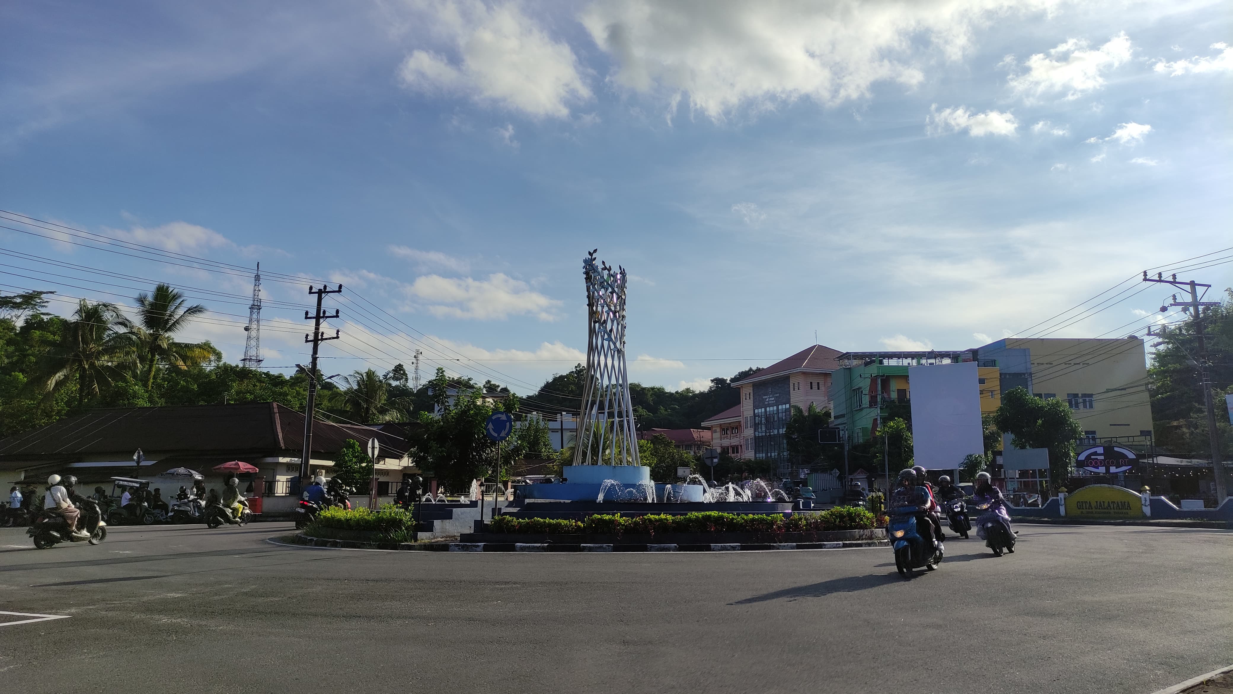 CUACA PANAS: Kondisi cuaca panas terik di Kota Tarakan dalam beberapa hari terakhir. FOTO: WILDAN/RADAR TARAKAN