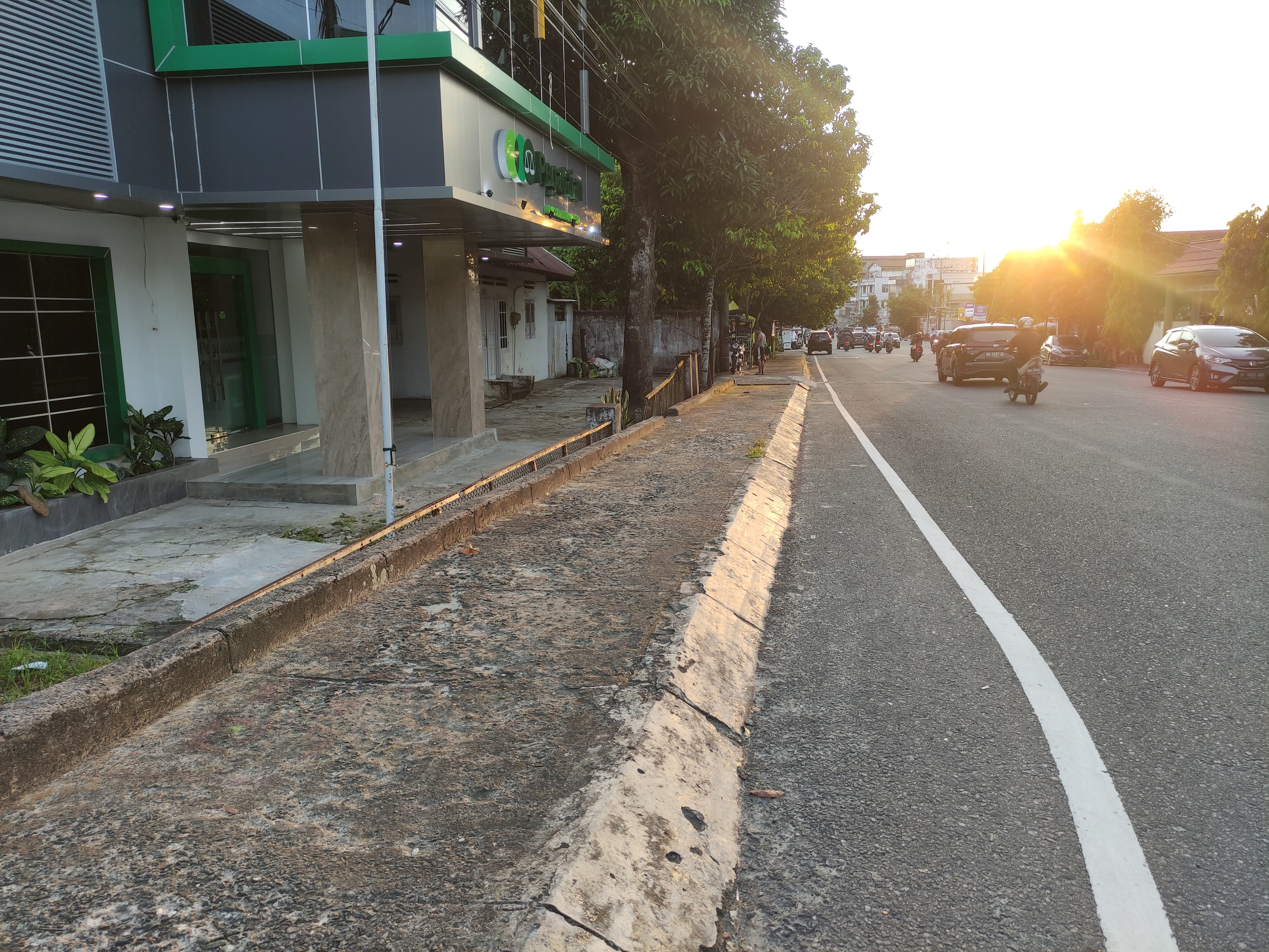 DIPERBAGUS: Trotoar di Jalan Jenderal Sudirman akan diperbagus. FOTO: WILDAN/RADAR TARAKAN