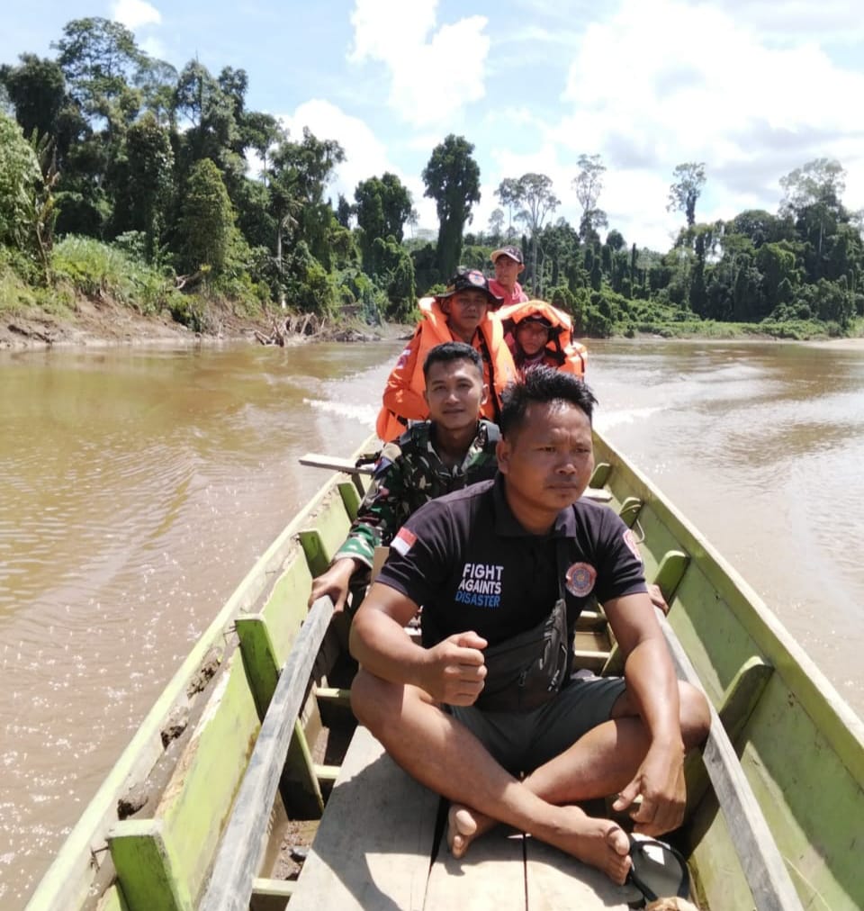 BPBD NUNUKAN PENCARIAN: Personel gabungan bersama masyarakat melakukan pencarian terhadap korban yang diduga tenggelam.