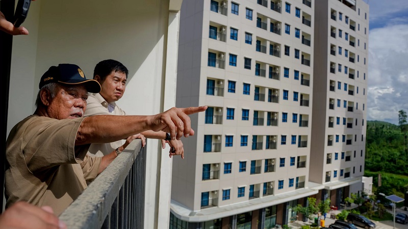 PANTAU LANGSUNG : Menteri PKP Maruarar Sirait bersama Kepala Otorita IKN Mochamad Basuki Hadimuljono di sela-sela kunjungannya meninjau sejumlah lokasi pembangunan di IKN FOTO:HUMAS KEMENTERIAN PKP