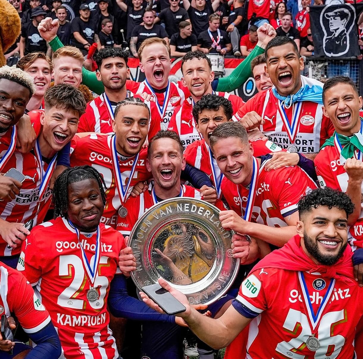 ISTIMEWA: Pemain PSV Merayakan Kemenangan.