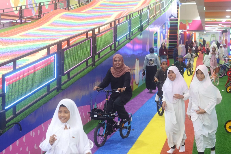 HARI PERTAMA: Sejak hari pertama dibuka pada Rabu (21/5), Fruitcity Park menggratiskan 500 pengunjung pertama.FOTO: ANGGI PRADITHA / KP