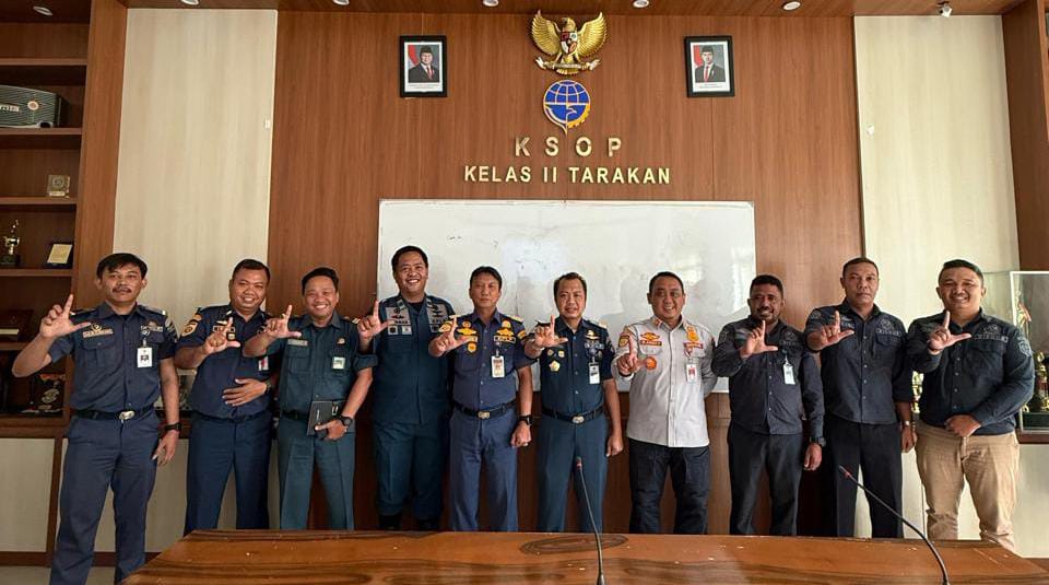 ABADIKAN MOMEN: Dishub Tana Tidung dan KSOP usai melakukan koordinasi terkait Rencana uji sandar pelabuhan Bebatu. FOTO: Dishub Tana Tidung