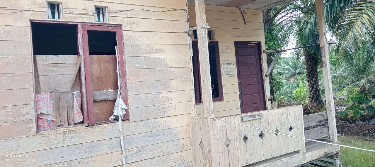 DOK DPRD NUNUKAN GELAR SOSPER: Anggota DPRD Dapil IV Kabudaya, Donal saat melakukan sosper di Desa Sujau, Kecamatan Sebuku.
