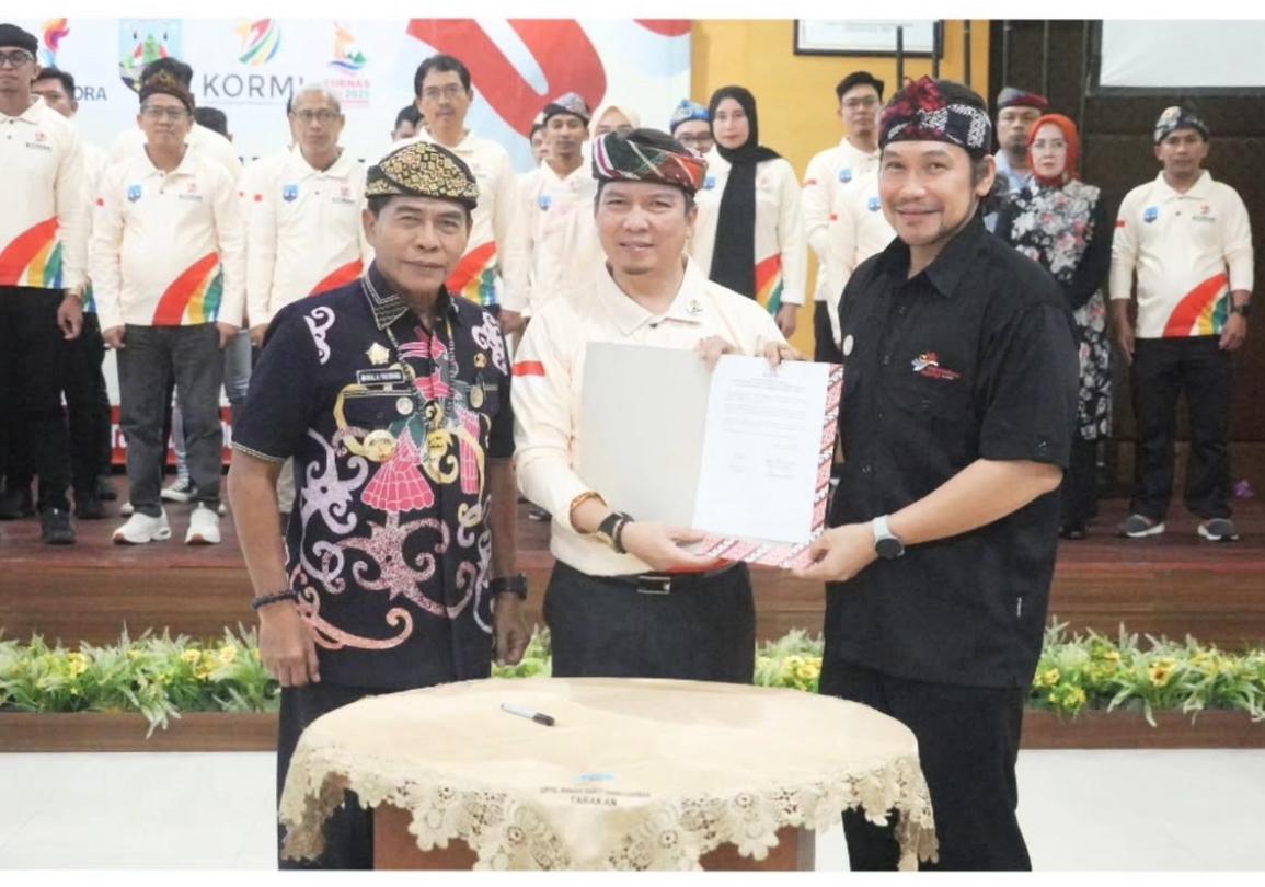 DILANTIK: Ketua Kormi Kaltara H. Achmad Djufrie resmi dilantik di Tarakan, Minggu (1/6/2026) malam. Tampak hadir Gubernur Kaltara dan Ketua Umum Kormi Nasional.