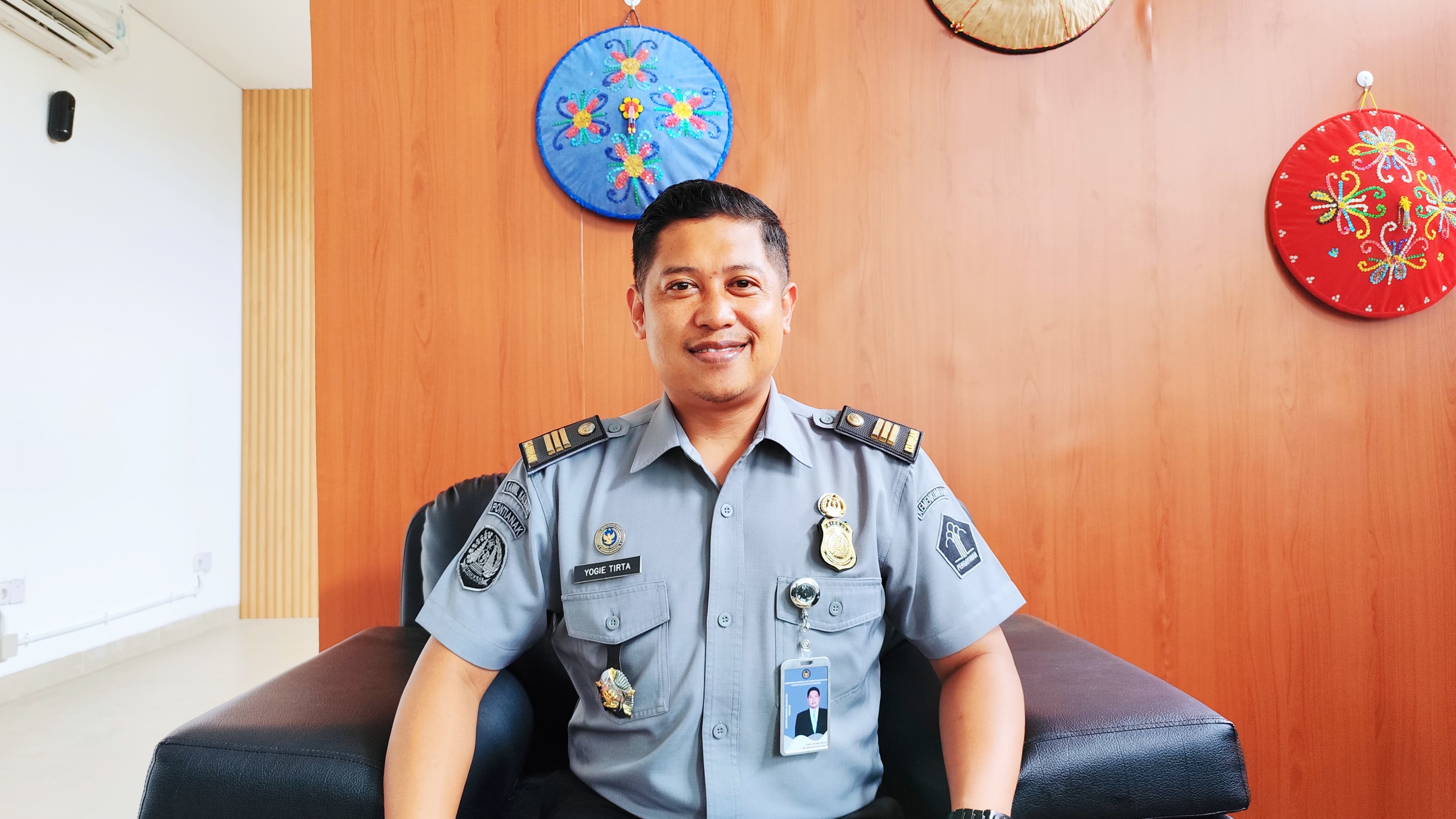 IMIGRASI: Kepala Seksi Lalu Lintas dan Izin Tinggal Keimigrasian , Kantor Imigrasi Kelas II TPI Tarakan, Yogie Tirta. FOTO:&nbsp;NATANAEL/RADAR TARAKAN.