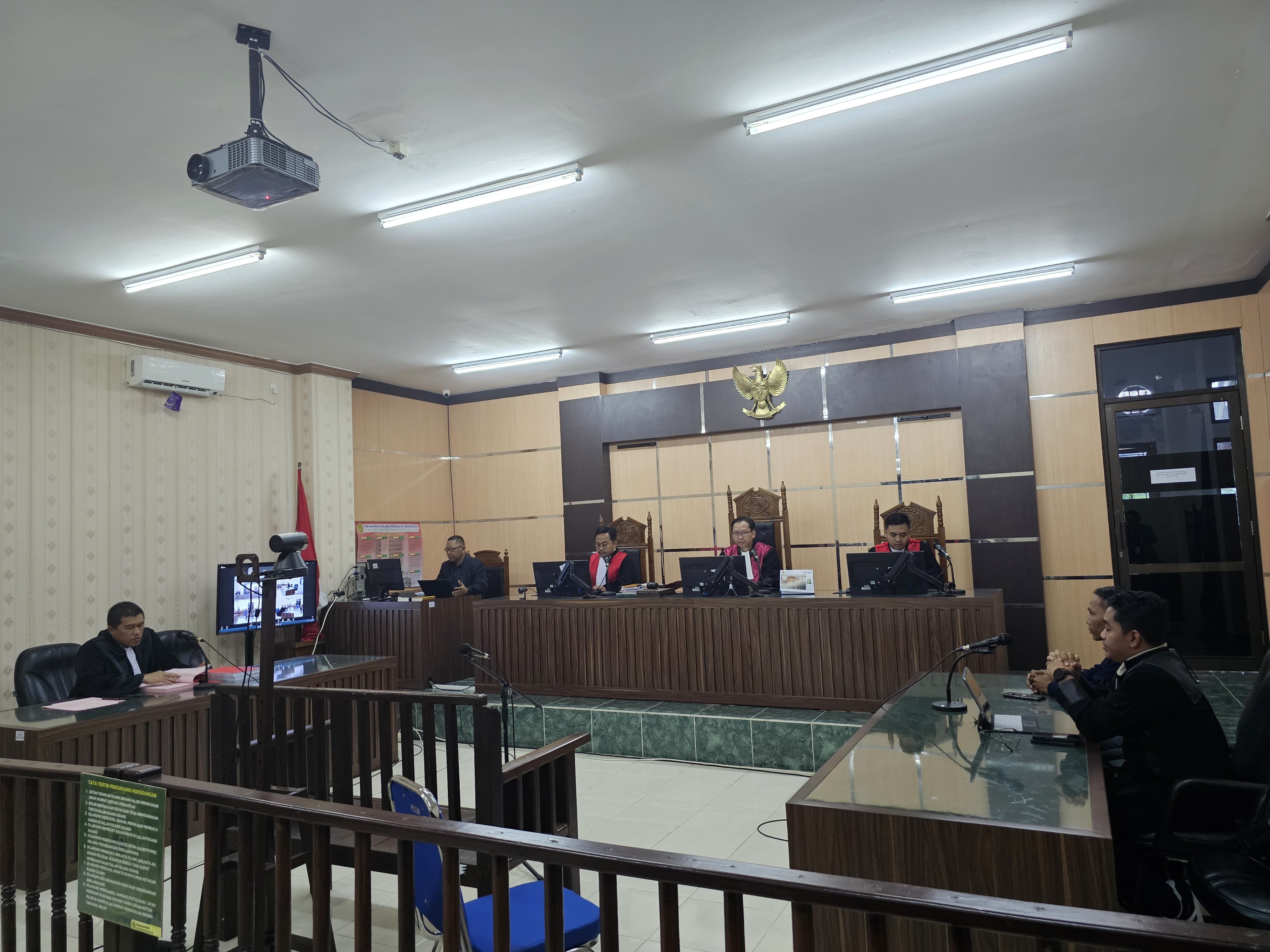 SIDANG: Suasana ruang sidang sebelum pembacaan tuntutan dibacakan jaksa.
