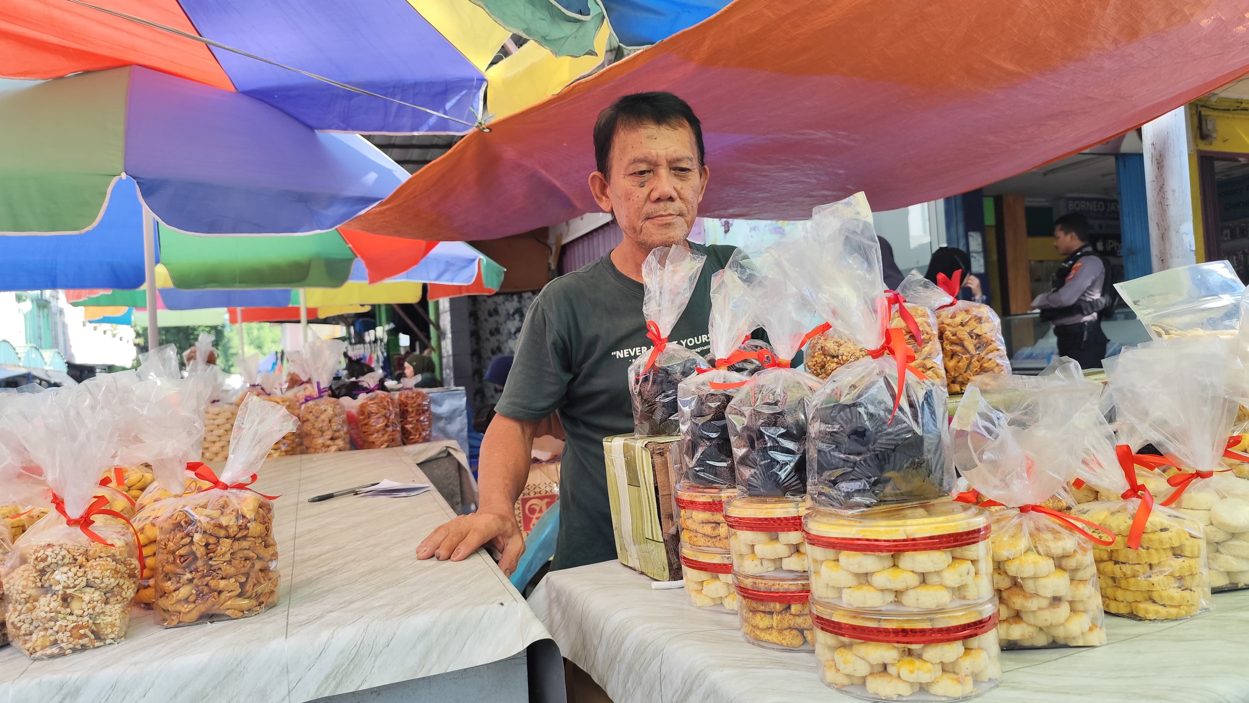SEPI: Tempat penjualan kue kering di Pasar Gusher. FOTO:&nbsp;NATANAEL/RADAR TARAKAN