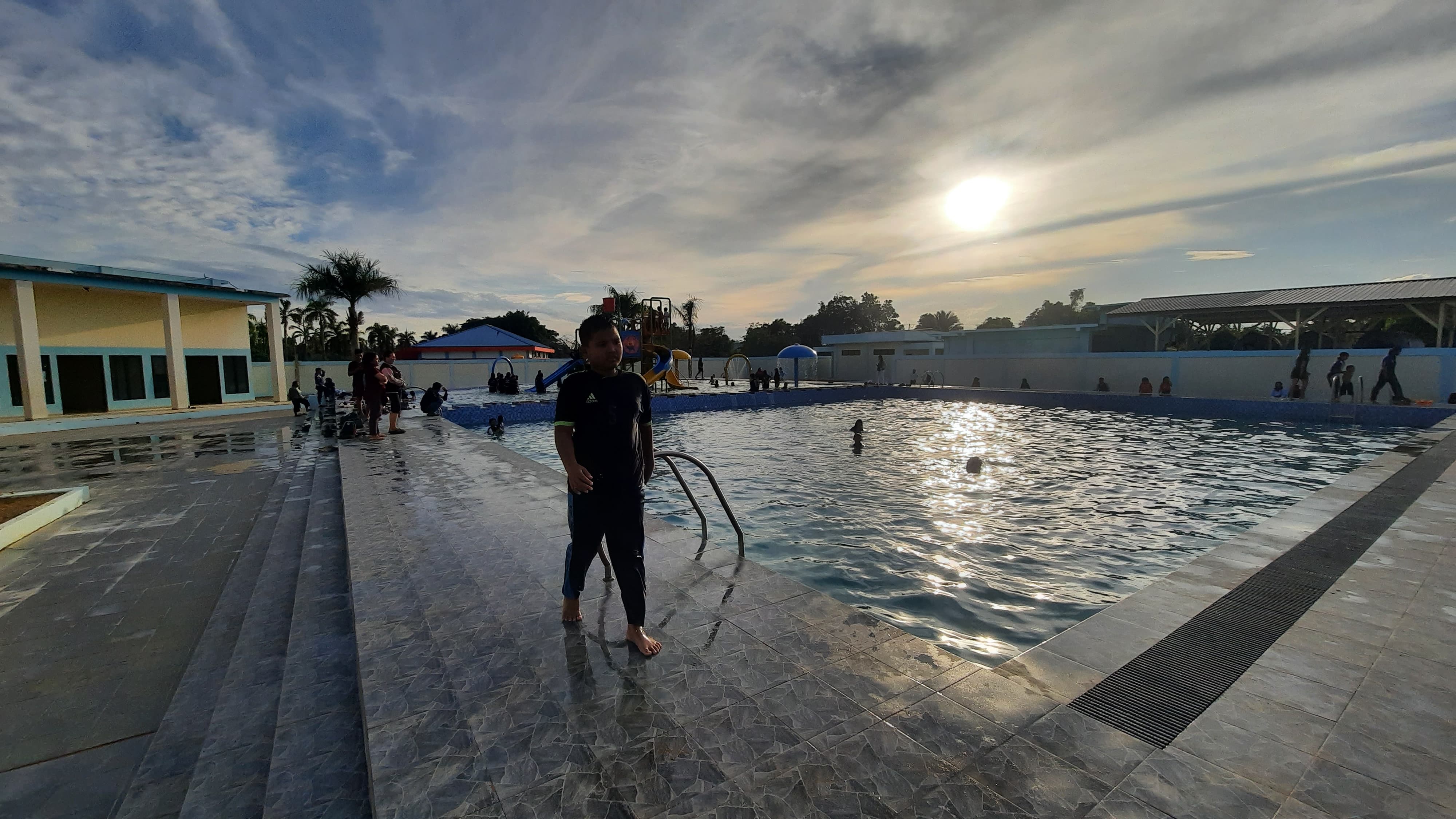 RESMI: Keramaian Kolam Renang baru setelah diresmikan oleh Pemkan Malinau. FOTO:&nbsp;DIPA/RADAR TARAKAN