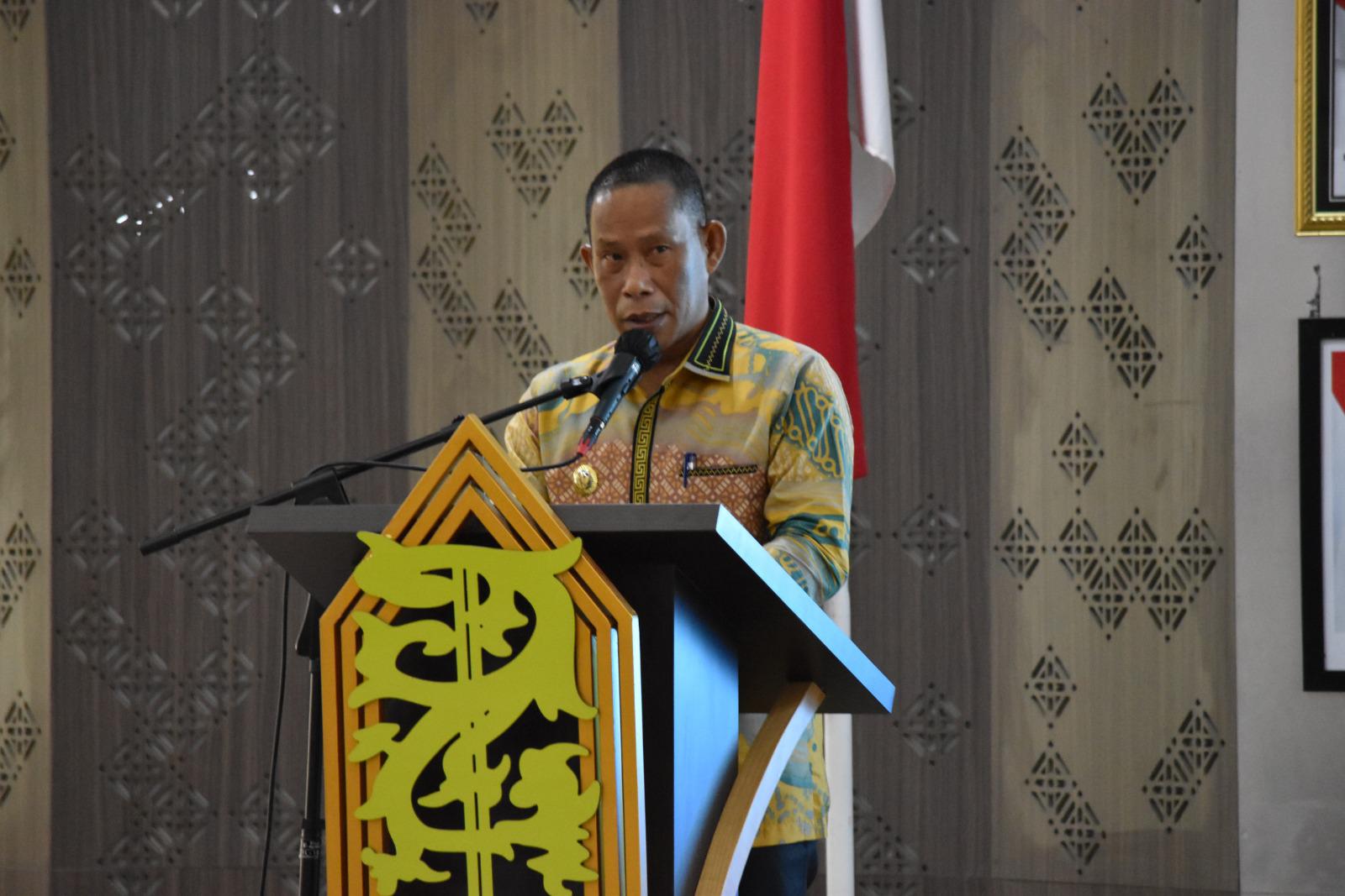 ARAHAN: Bupati Bulungan Syarwani saat memberi arahan di hadapan OPD di lingkup Pemkab Bulungan. FOTO: Hendra/Radar Tarakan